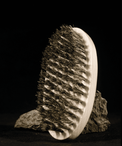 pearwood-pocket-boar-bristle-brush-kavemen (2)